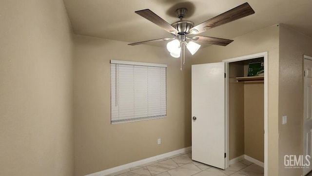 unfurnished bedroom with ceiling fan and a closet