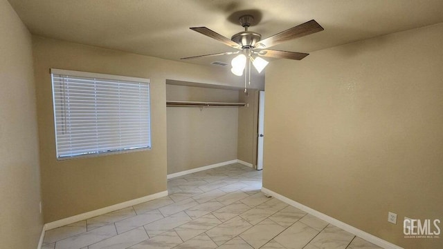 unfurnished bedroom featuring ceiling fan and a closet