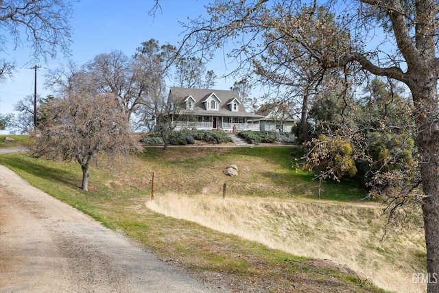 view of front facade featuring a front yard and covered porch