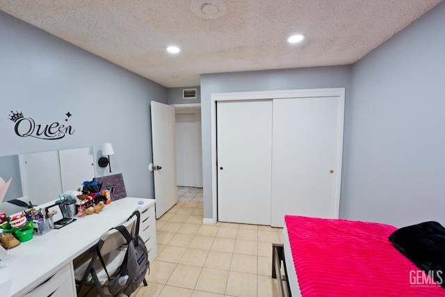bedroom with visible vents, recessed lighting, light tile patterned floors, and a closet
