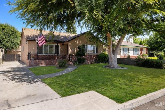 2613 Spruce St, Bakersfield, CA 93301 - view of front facade with stucco siding, brick siding, and driveway