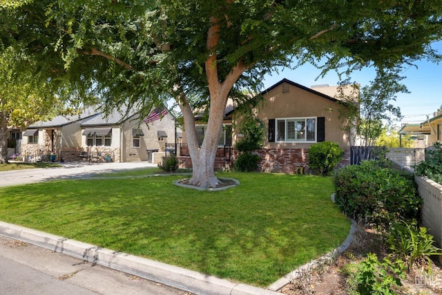 2613 Spruce St, Bakersfield, CA 93301 - view of front facade with stucco siding and brick siding