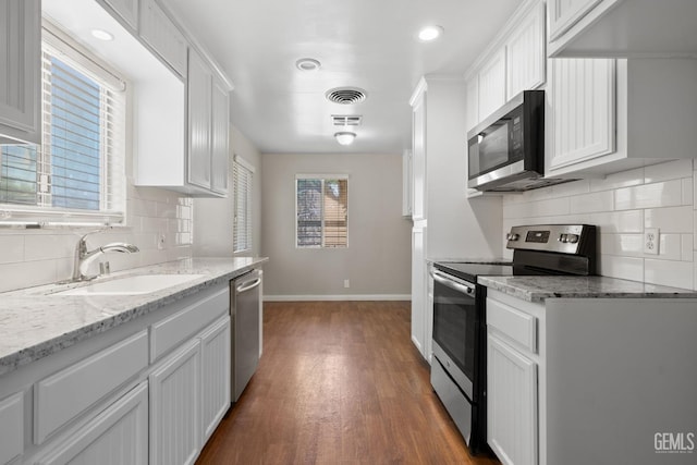 2613 Spruce St, Bakersfield, CA 93301 - kitchen with stainless steel appliances, a sink, baseboards, and tasteful backsplash