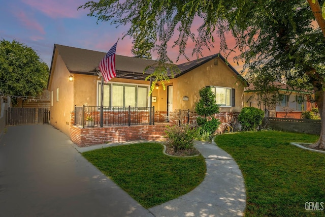 2613 Spruce St, Bakersfield, CA 93301 - view of front facade featuring stucco siding and a porch