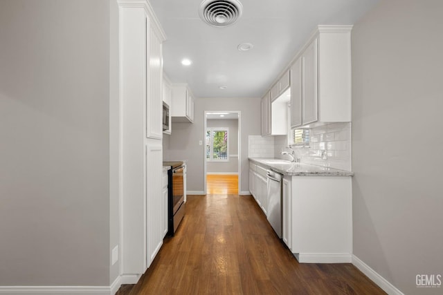 2613 Spruce St, Bakersfield, CA 93301 - kitchen featuring stainless steel appliances, dark wood-style floors, baseboards, backsplash, and recessed lighting