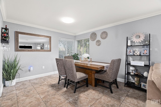 5104 Silver Crossing St, Bakersfield, CA 93313 - dining area with crown molding and baseboards