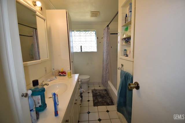 full bathroom featuring toilet, vanity, shower / bath combo, and ornamental molding