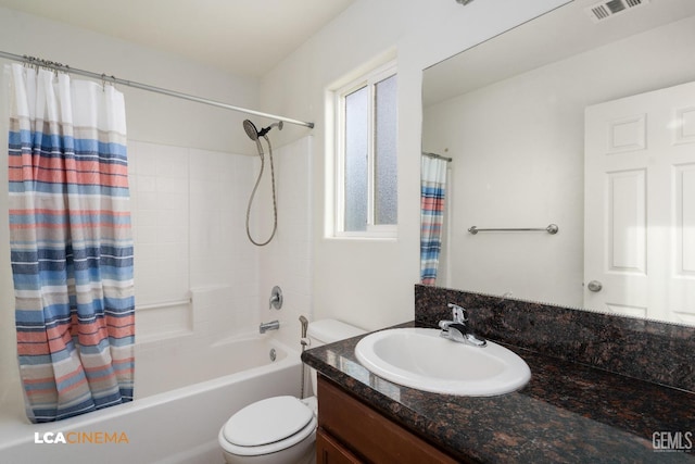 full bathroom featuring shower / tub combo with curtain, vanity, and toilet