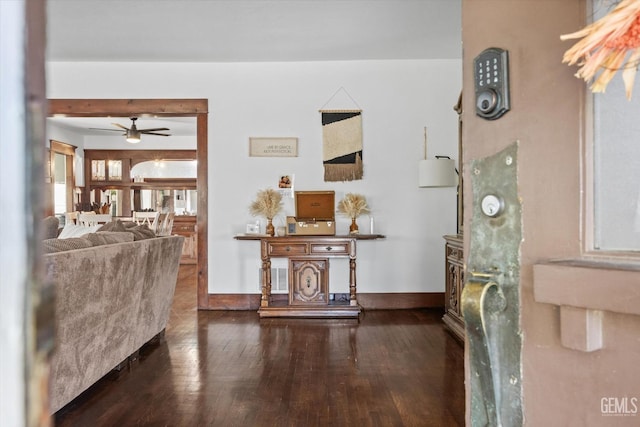 foyer featuring dark wood-style floors, baseboards, and a ceiling fan