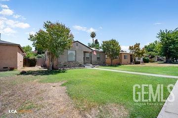 ranch-style home with a front lawn