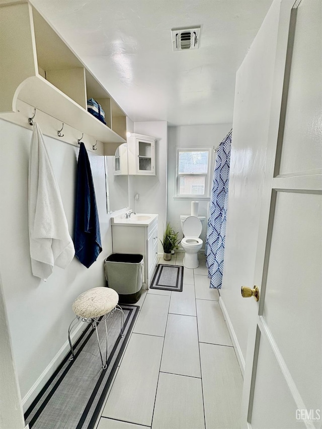 mudroom with visible vents, baseboards, and light tile patterned floors