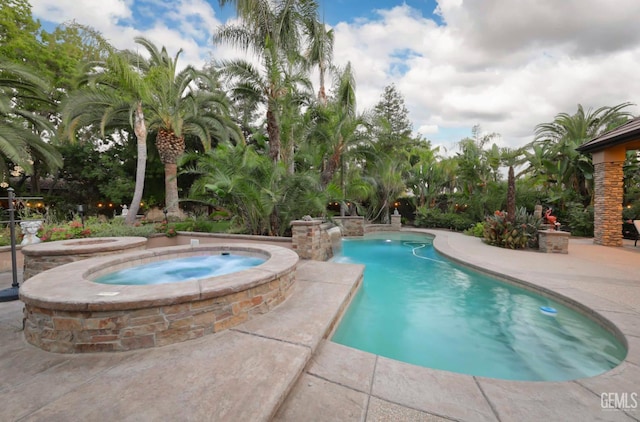 12603 Clay Creek Ct, Bakersfield, CA 93312 - outdoor pool featuring an in-ground hot tub and a patio area