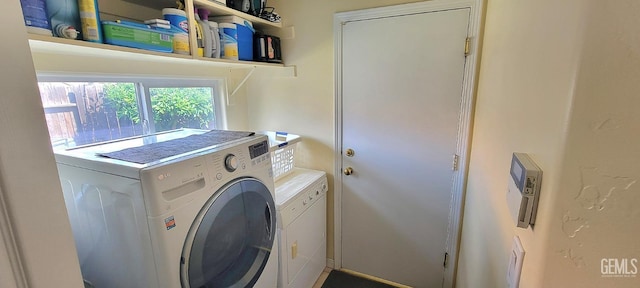 5308 Benevento Ct, Bakersfield, CA 93308 - clothes washing area featuring washer and dryer and laundry area