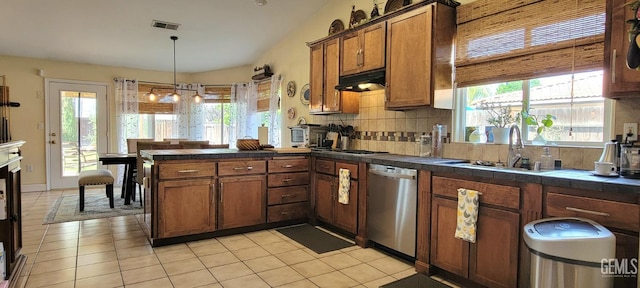 5308 Benevento Ct, Bakersfield, CA 93308 - kitchen featuring stainless steel appliances, a peninsula, a sink, visible vents, and under cabinet range hood