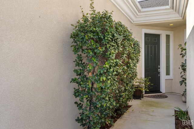 property entrance with stucco siding