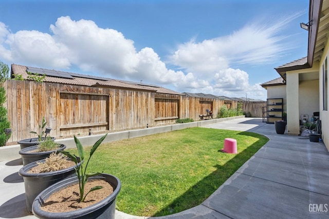 7900 Linden Tree Ave, Bakersfield, CA 93313 - view of yard featuring a fenced backyard and a patio
