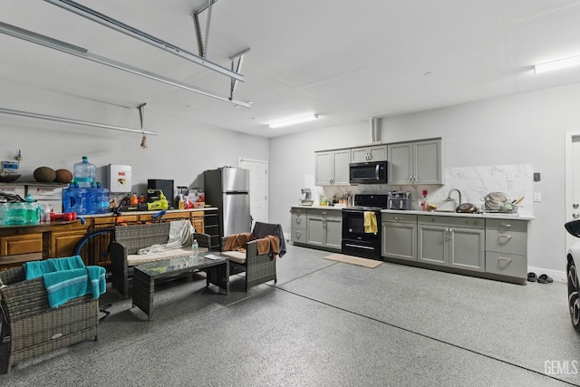 7900 Linden Tree Ave, Bakersfield, CA 93313 - garage with freestanding refrigerator and a sink