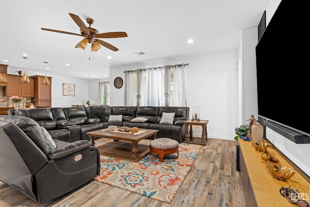 7900 Linden Tree Ave, Bakersfield, CA 93313 - living room with recessed lighting, light wood-style flooring, visible vents, and ceiling fan