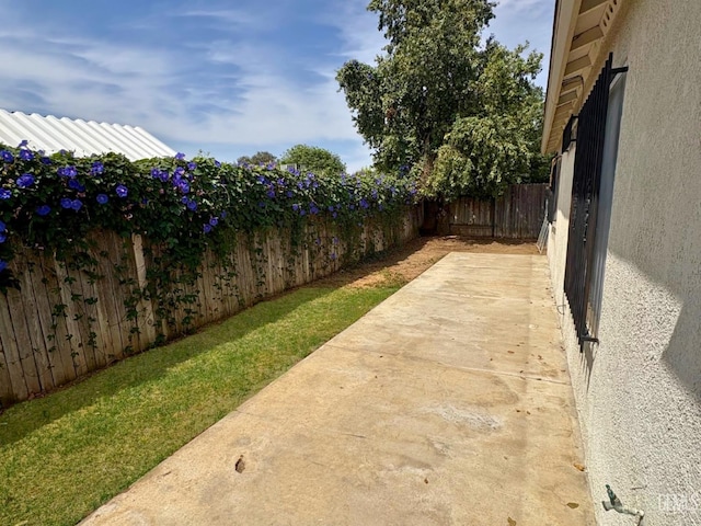 9057 Mackenzie Ct, Bakersfield, CA 93306 - fenced backyard with a patio