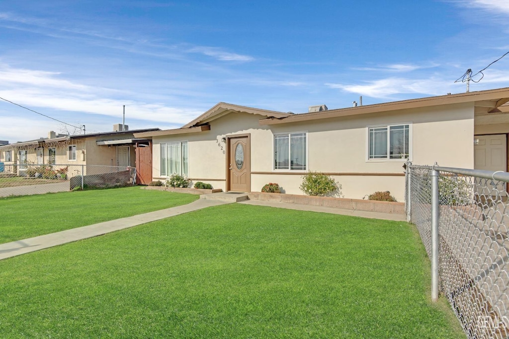 single story home featuring a front yard