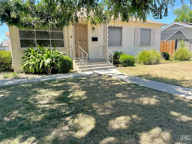 615 Cypress St, Bakersfield, CA 93304 - view of front facade