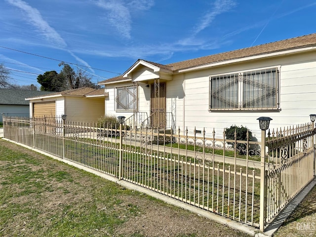 615 Cypress St, Bakersfield, CA 93304 - view of front of home