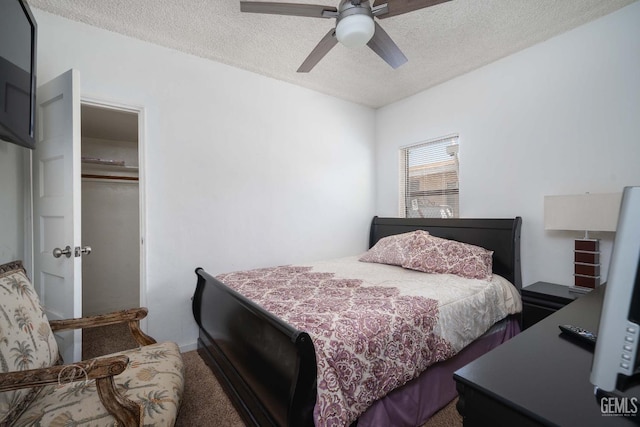 819 P St, Bakersfield, CA 93304 - carpeted bedroom featuring a textured ceiling and ceiling fan
