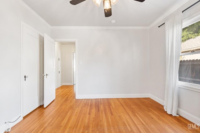 3007 Park Way, Bakersfield, CA 93304 - empty room with ceiling fan, light wood-type flooring, baseboards, crown molding, and a smoke detector