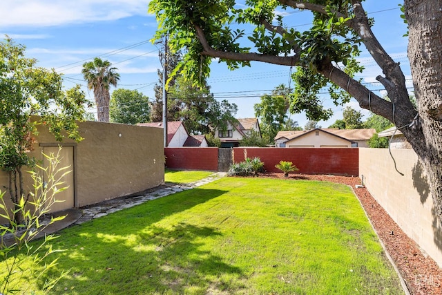 3007 Park Way, Bakersfield, CA 93304 - view of yard