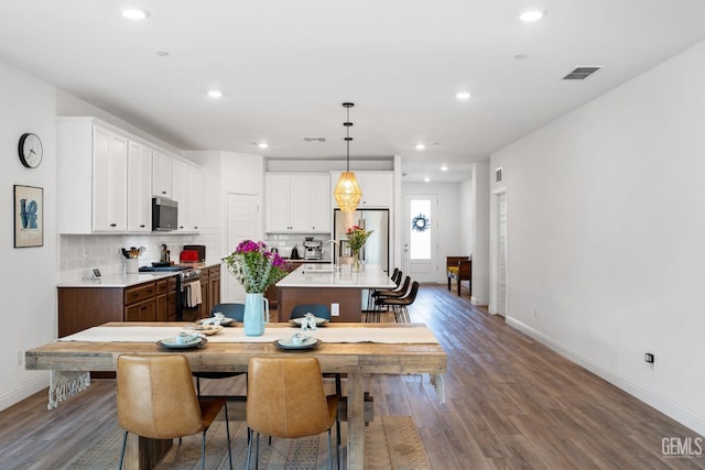 6713 Diamond Springs Dr, Bakersfield, CA 93313 - dining room with baseboards, wood finished floors, and recessed lighting