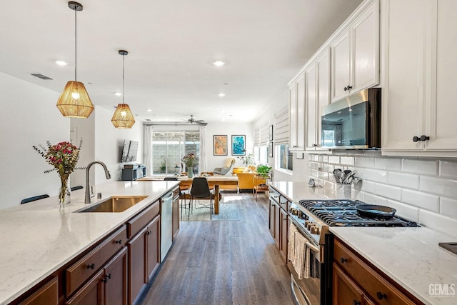 6713 Diamond Springs Dr, Bakersfield, CA 93313 - kitchen featuring stainless steel appliances, a sink, wood finished floors, recessed lighting, and open floor plan
