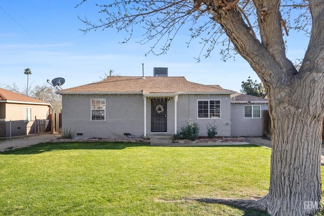 view of front of property with stucco siding, a shingled roof, a front yard, crawl space, and fence