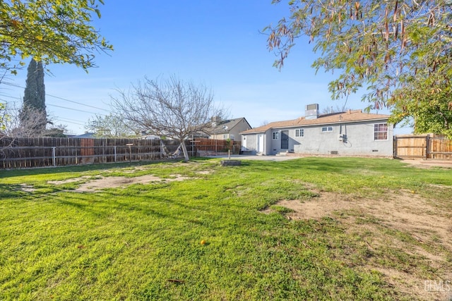 view of yard featuring a fenced backyard