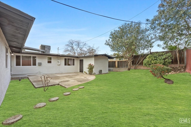 view of yard with a patio area