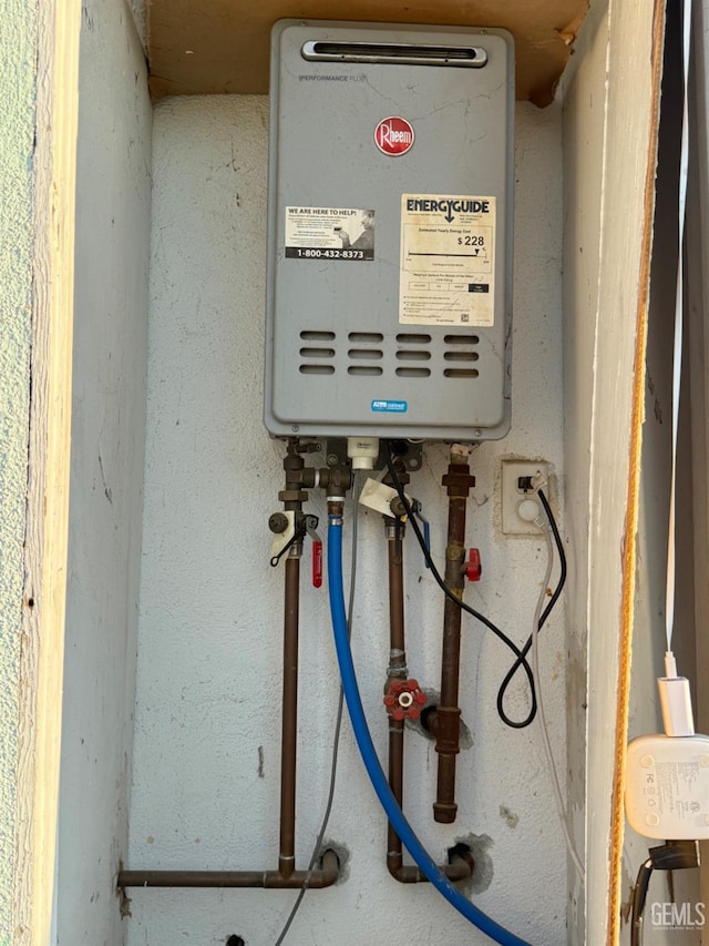 1218 Water St 0, Bakersfield, CA 93305 - utility room with water heater