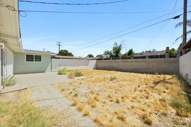 3117 Arnold St, Bakersfield, CA 93305 - fenced backyard featuring a patio