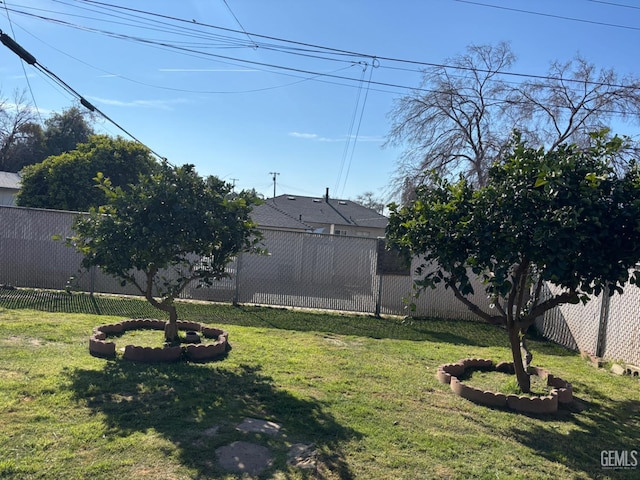1105 Vanderbilt Dr, Bakersfield, CA 93305 - view of yard