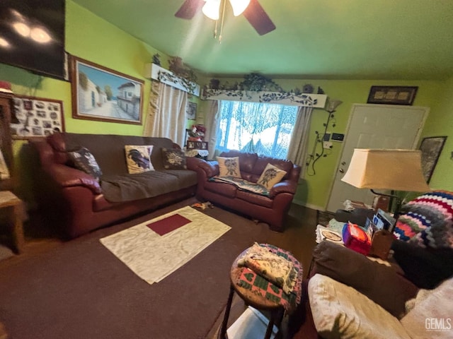 1105 Vanderbilt Dr, Bakersfield, CA 93305 - living area featuring a ceiling fan