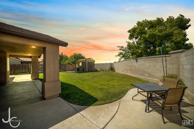 13421 Cheyenne Mountain Dr, Bakersfield, CA 93314 - yard at dusk featuring a patio and outdoor dining space