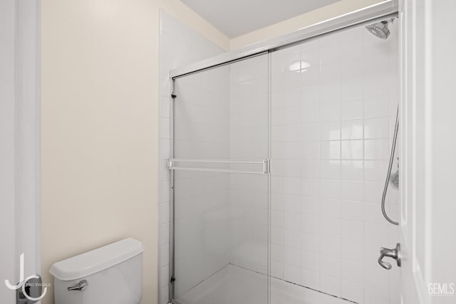 13421 Cheyenne Mountain Dr, Bakersfield, CA 93314 - full bath featuring a tile shower and toilet