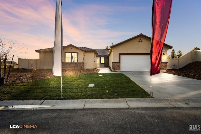 view of front facade featuring an attached garage, fence, a front yard, stucco siding, and driveway