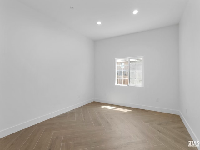 empty room featuring recessed lighting and baseboards