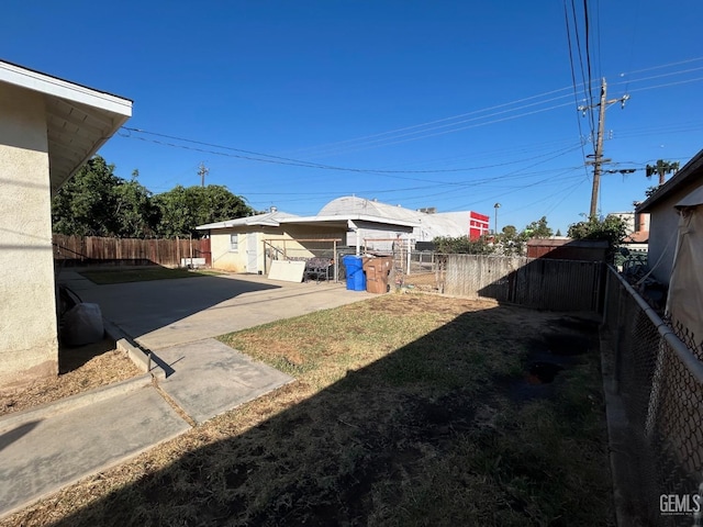 view of yard featuring a patio area