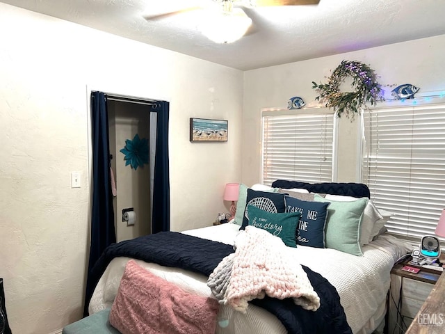 bedroom with ceiling fan