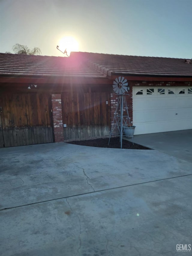 9101 Kern Island St, Bakersfield, CA 93307 - garage featuring driveway