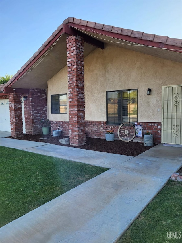 9101 Kern Island St, Bakersfield, CA 93307 - view of patio with a garage