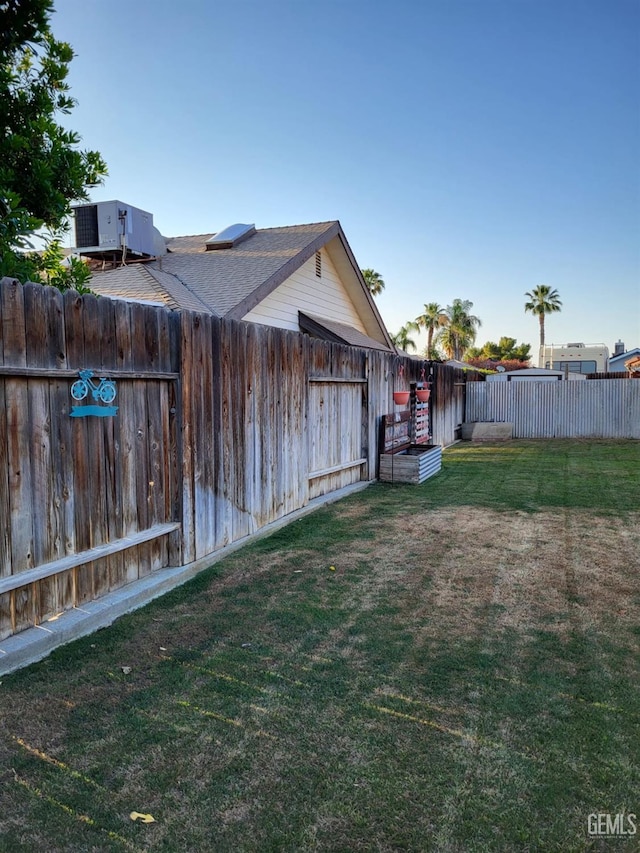 9101 Kern Island St, Bakersfield, CA 93307 - view of fenced backyard