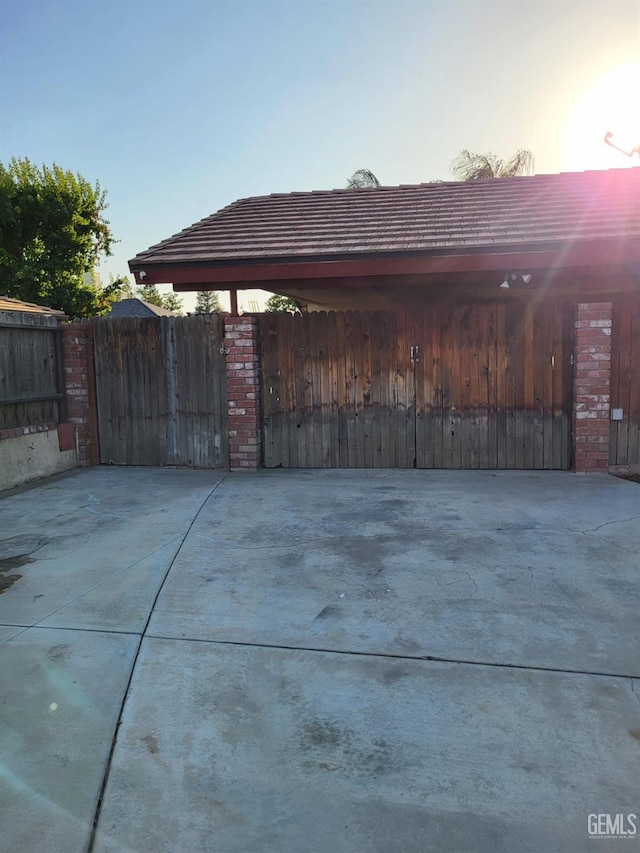 9101 Kern Island St, Bakersfield, CA 93307 - view of patio / terrace with a gate