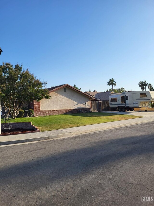 9101 Kern Island St, Bakersfield, CA 93307 - view of front of house featuring a front yard