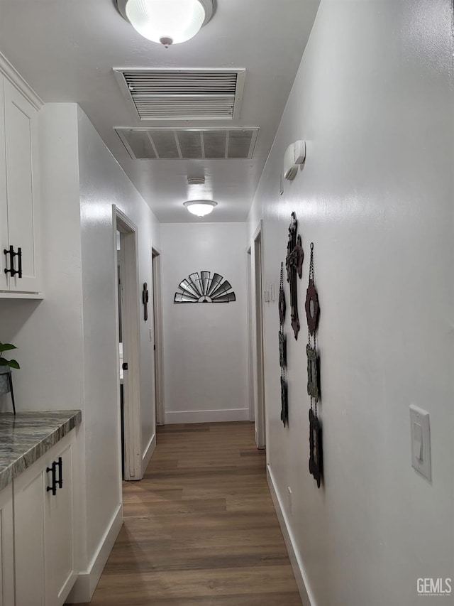 9101 Kern Island St, Bakersfield, CA 93307 - corridor featuring wood finished floors and baseboards